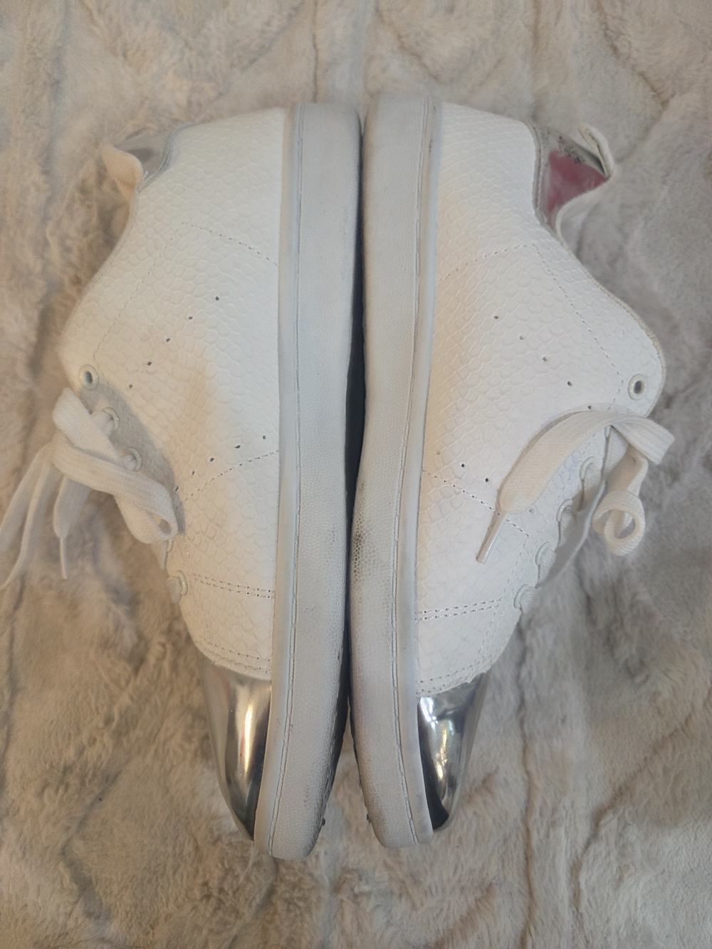 chatties White & Silver Lace-Up Sneakers with Silver Metallic Toe Woman Size 11 - Picture 4 of 10